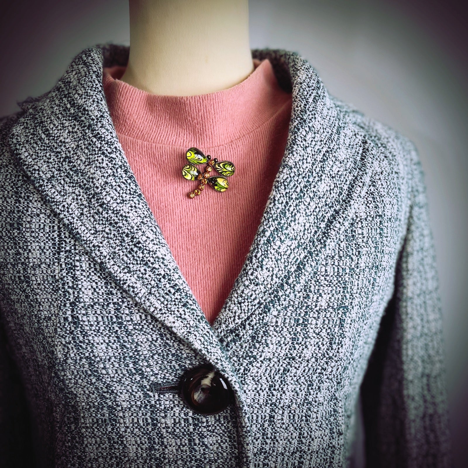 ピンブローチ トンボ 緑 マーブル ピンブローチ