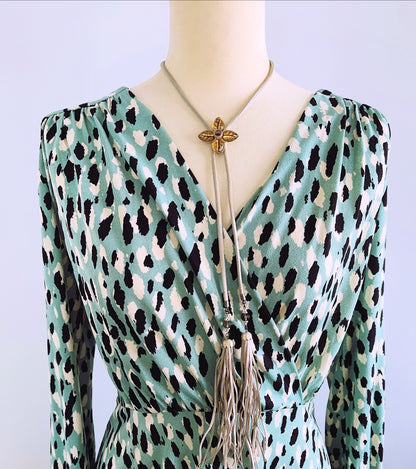 ロングネックレス ループタイ グレー フリンジ