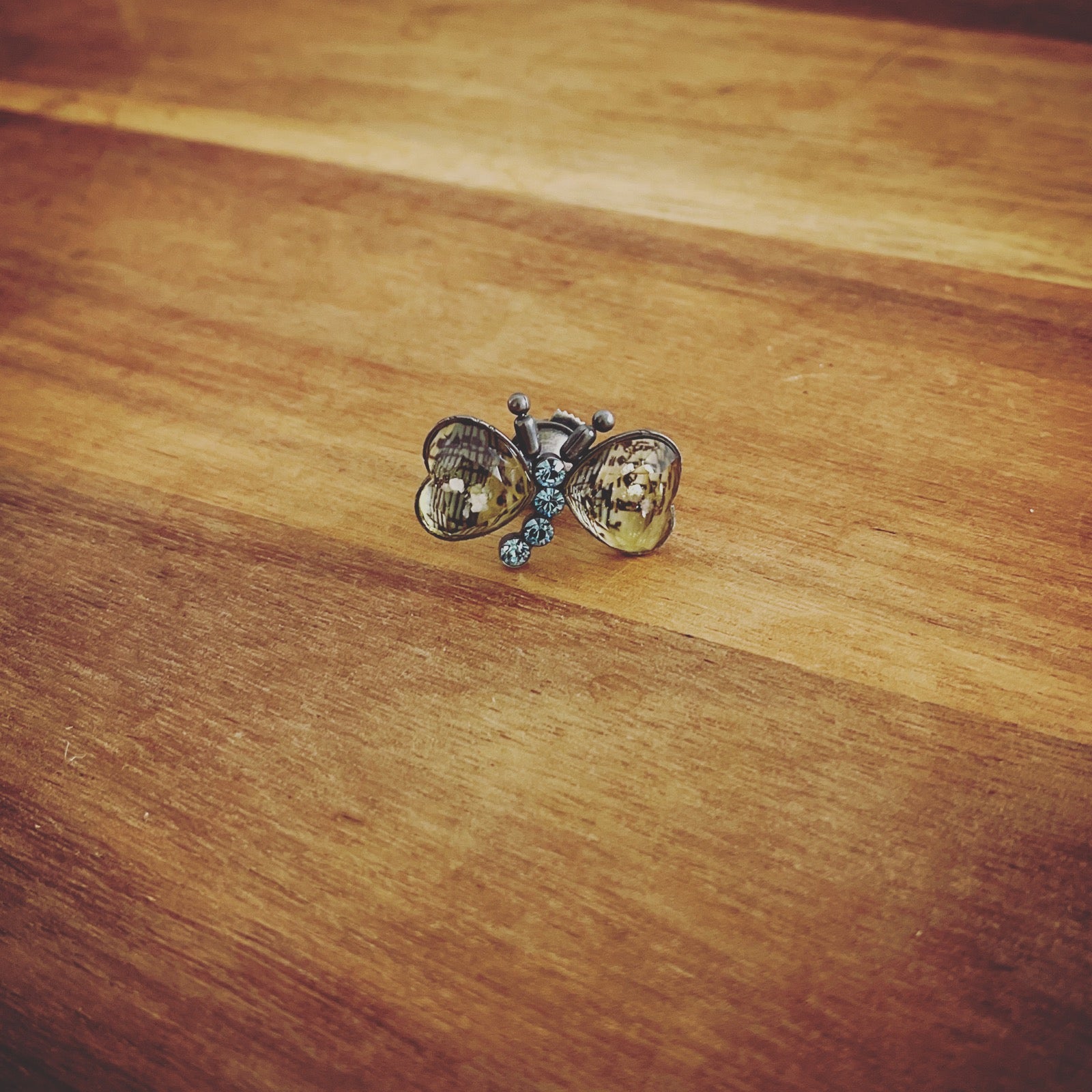 ピンブローチ 蝶 ブルー 音符 贈り物 ピンブローチ