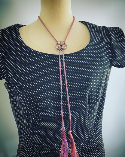 組紐ループタイ ピンク 楽譜 絹 TAMARUSAN