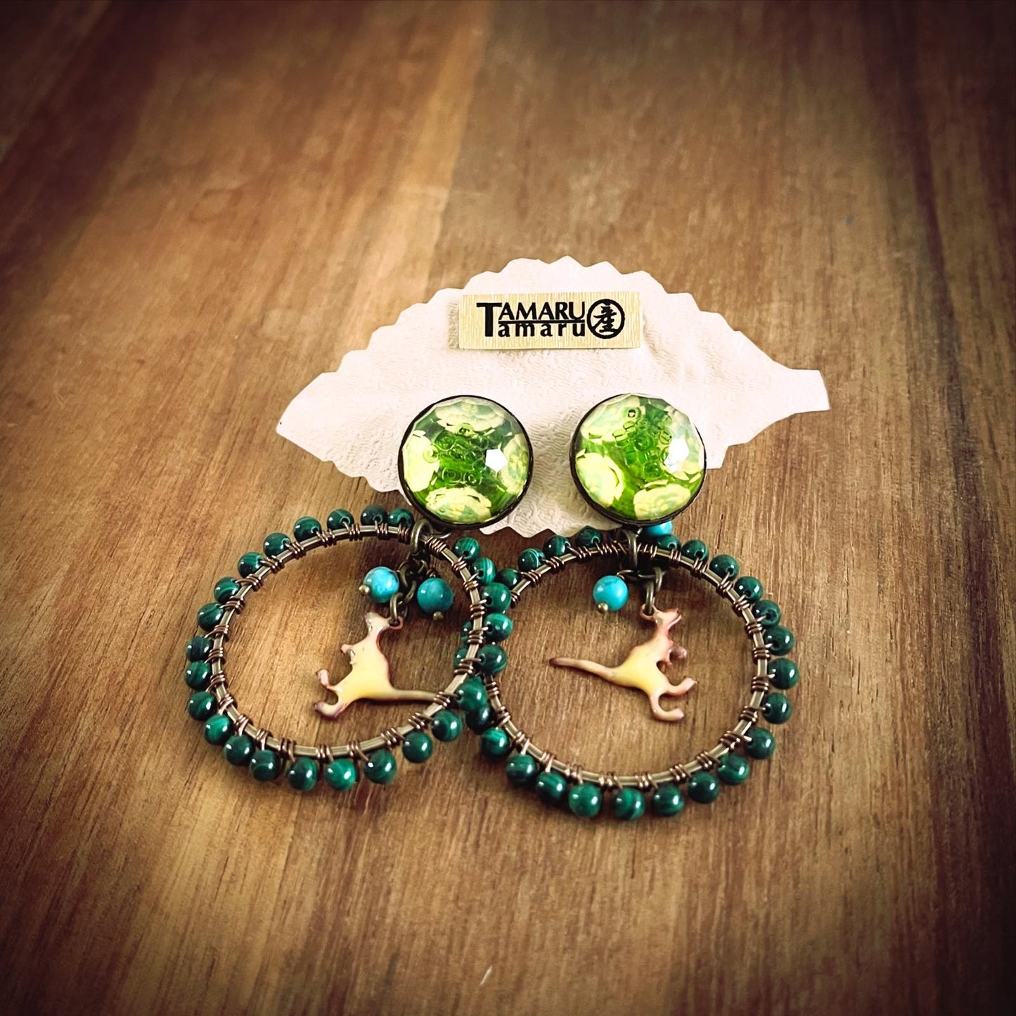 フープピアス 恐竜 緑 マラカイト 七宝 スタッドピアス