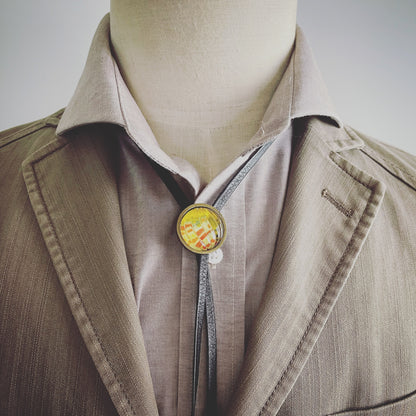 革紐ループタイ 黄緑 ネクタイ 丸 菊 ループタイ