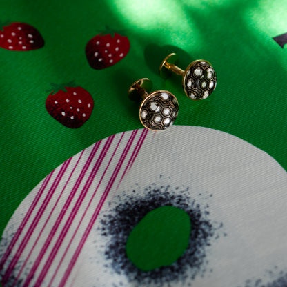 カフスボタン 白黒 亀甲 金