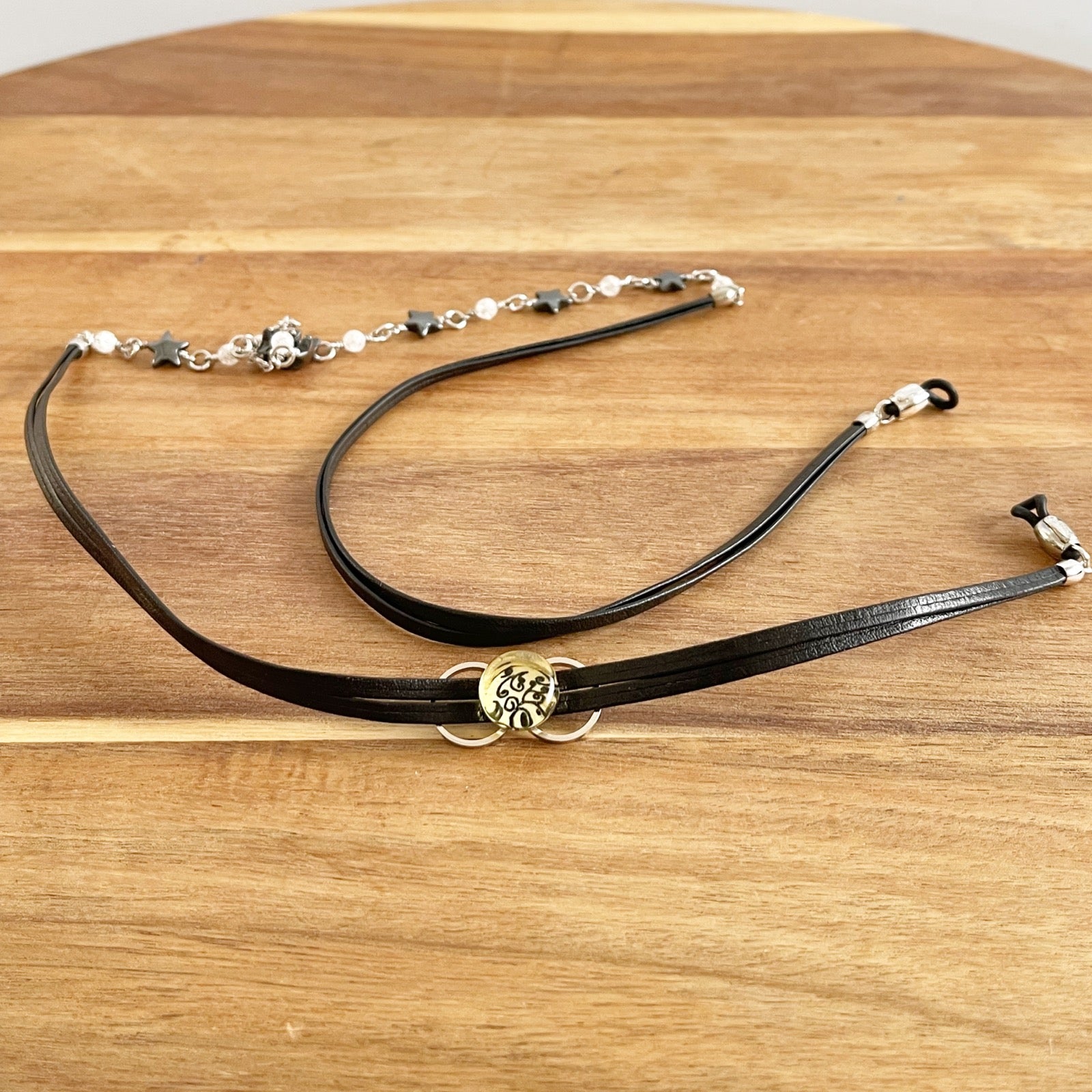 眼鏡チェーン 革紐 ヘマタイト 水晶 メンズ 黒 白 眼鏡ストラップ・チェーン