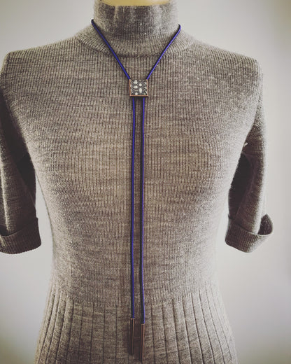 組紐ループタイ 黒 亀甲 正絹 四角 TAMARUSAN