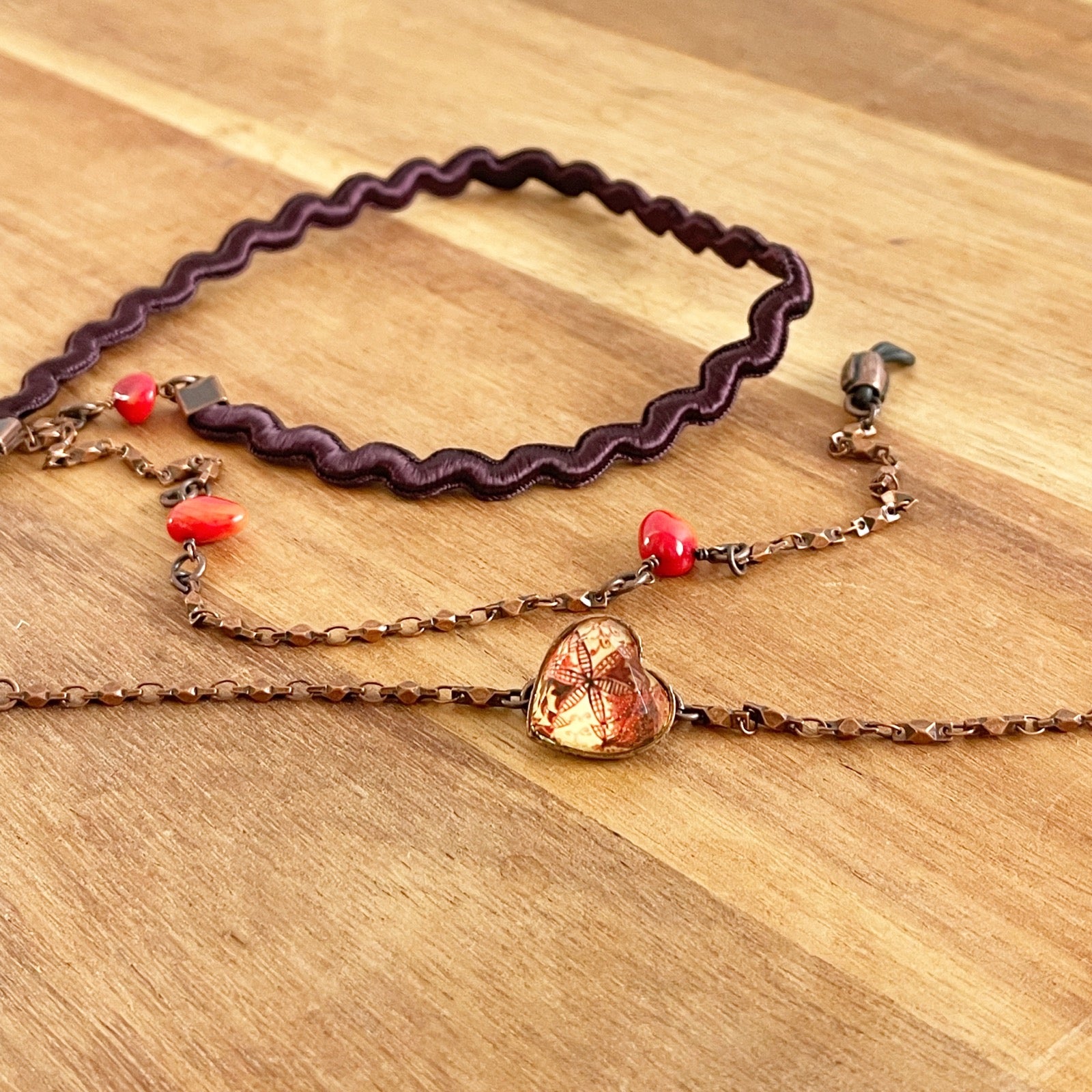 眼鏡チェーン 赤 ユリ ハート 珊瑚（染め） 眼鏡ストラップ・チェーン