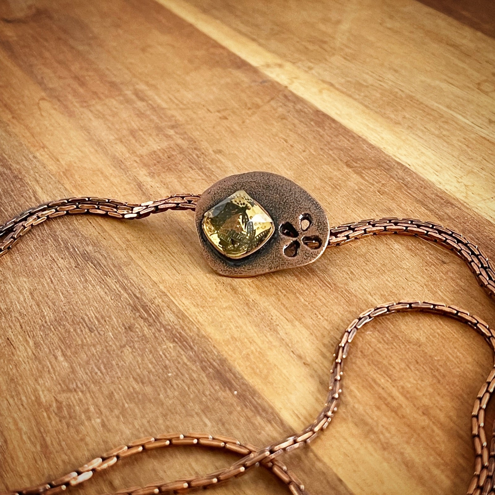 チェーンループタイ 茶色 アンティーク調 ユリ ループタイ