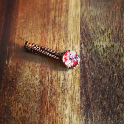 ネクタイピン 赤 ユリ アンティーク調 TAMARUSAN