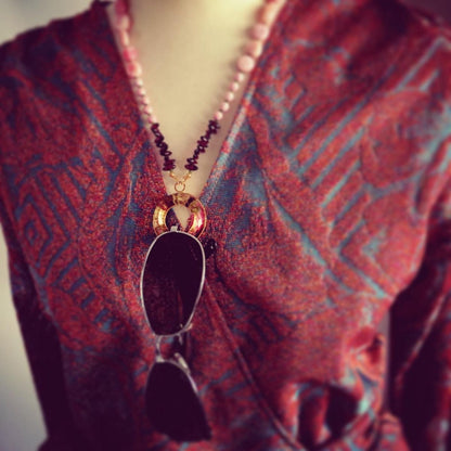 眼鏡ホルダー ネックレス ピンク ガーネット TAMARUSAN