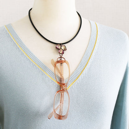 眼鏡ホルダー チョーカー バラの木 ピンク 革紐 TAMARUSAN