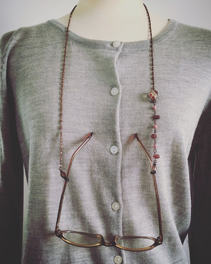 眼鏡チェーン ピンク バラの木 ガーネット TAMARUSAN