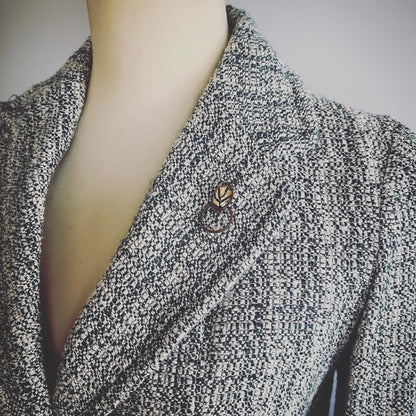 眼鏡ホルダーピンブローチ ブラウン シダ 眼鏡ホルダーブローチ