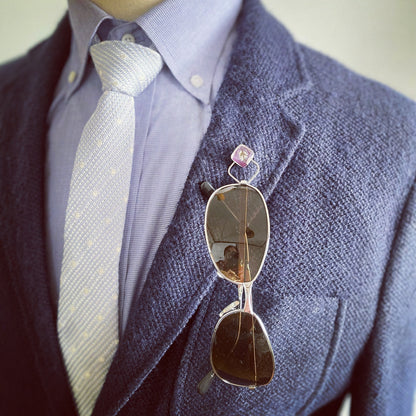 眼鏡ホルダーピンブローチ 飛行機 紫 TAMARUSAN