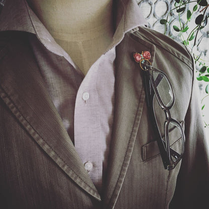 蝶 メガネホルダー ピンブローチ 血赤珊瑚 24k ピンク TAMARUSAN