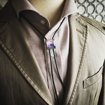 革紐ループタイ 紫 四角 樹脂 TAMARUSAN