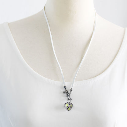 眼鏡ホルダー ハート グレー 革紐 男女兼用 TAMARUSAN