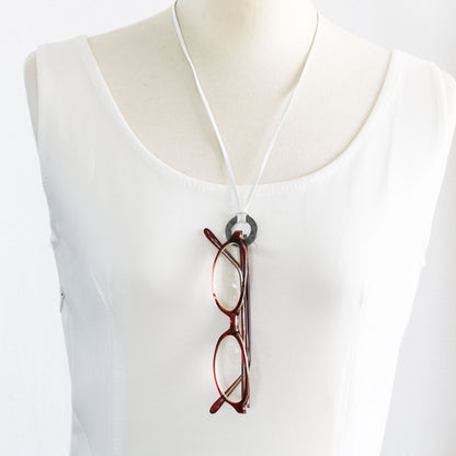 眼鏡ホルダー ハート グレー 革紐 男女兼用 TAMARUSAN