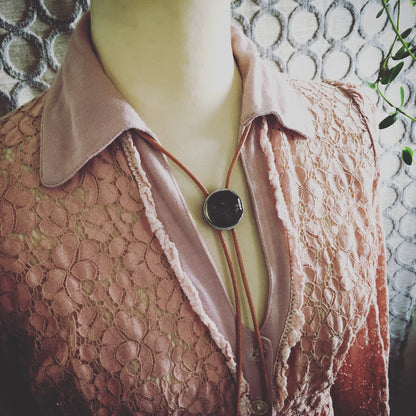 革紐ループタイ 黒 丸 カジュアル TAMARUSAN