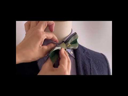 蝶ネクタイ ボタンカバー  畳のヘリ 緑 ハットピン ペリドット