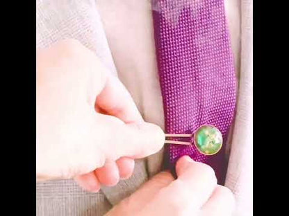 ネクタイピン 黄緑 ユリ 丸 エポキシ樹脂