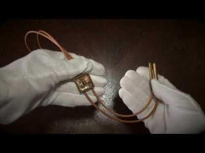 革紐ループタイの使い方