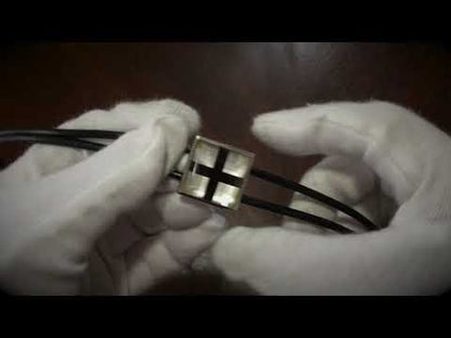 革紐ループタイの使い方