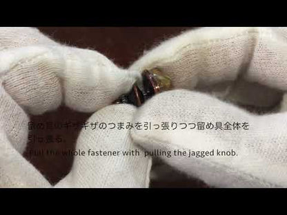 眼鏡ホルダーピンブローチの使い方