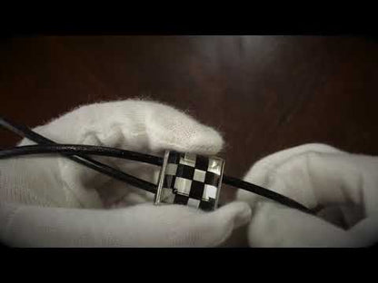 革紐ループタイの使い方