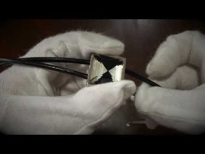 革紐ループタイの使い方