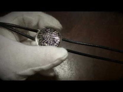 革紐ループタイの使い方