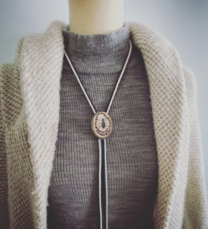 組紐ループタイ ハンミョウ 正絹 ピンク 紺 ループタイ