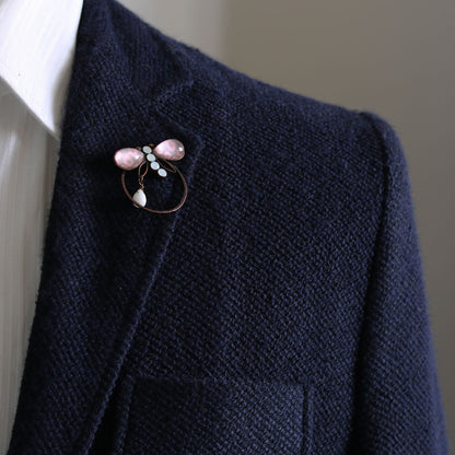 眼鏡ホルダーピンブローチ ピンク トンボ 鹿の子 TAMARUSAN