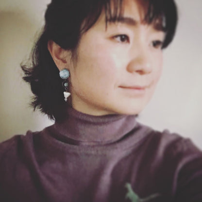 ピアス アシンメトリー 水色 鹿の子 TAMARUSAN