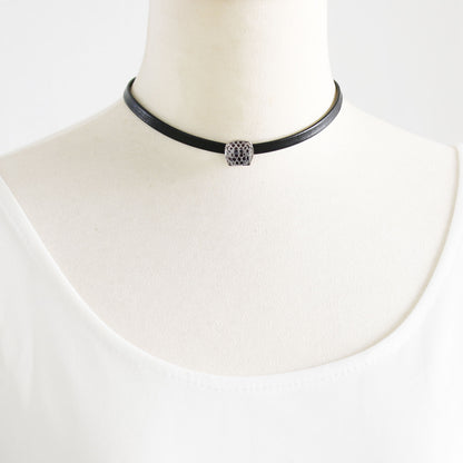 チョーカー 革紐 鱗 紺 銀ラメ シンプル TAMARUSAN