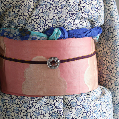 帯留め 紺 ヘリンボーン ドーナツ型 帯留め