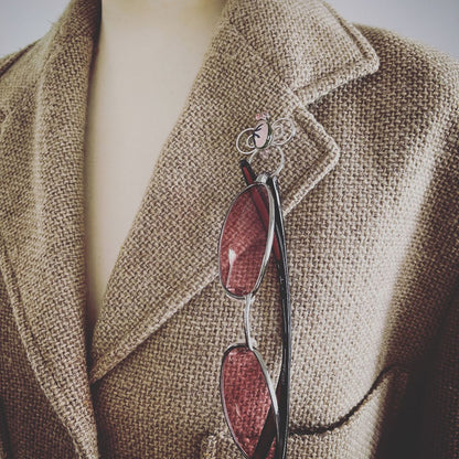 眼鏡ホルダーピンブローチ ミツバチ レモン 白 TAMARUSAN