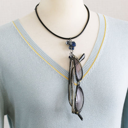 眼鏡ホルダー スミレ 革紐 青 マーブル 眼鏡ホルダー