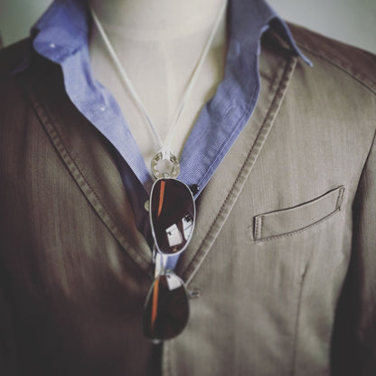 眼鏡ホルダー 老眼鏡 ハート 白 革紐 TAMARUSAN