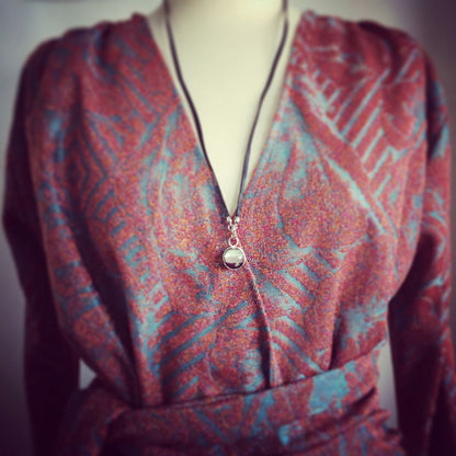 眼鏡ホルダー 男女兼用 紫 老眼鏡 革ひも TAMARUSAN