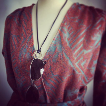 眼鏡ホルダー 男女兼用 紫 老眼鏡 革ひも TAMARUSAN