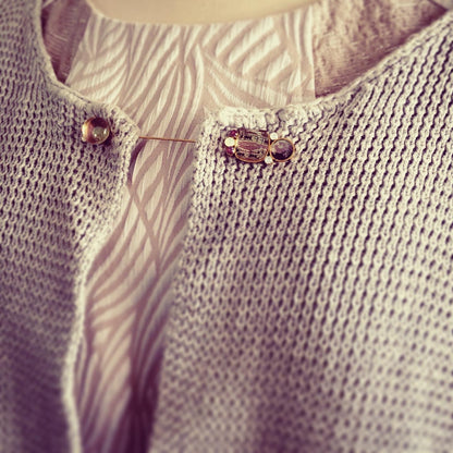 両飾りのハットピン パープル ゴールド 古希 TAMARUSAN