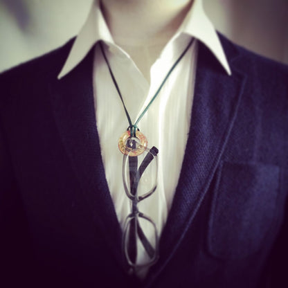 眼鏡ホルダー 革紐 バラの木 ドーナツ 緑 TAMARUSAN