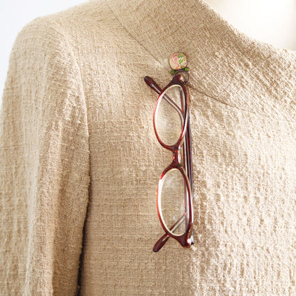 眼鏡ホルダーピンブローチ バラの木 ベージュ TAMARUSAN