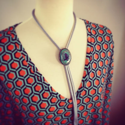 組紐ループタイ 正絹 鷲 緑 アンティーク調 TAMARUSAN