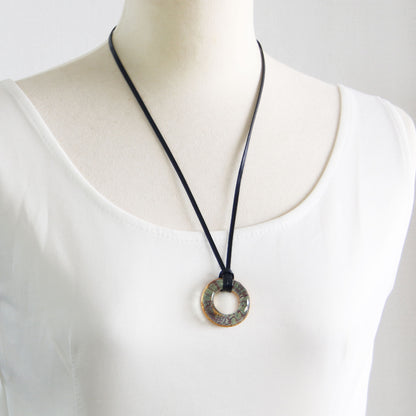 眼鏡ホルダーネックレス 革紐 ブルー 水面 軽量 TAMARUSAN