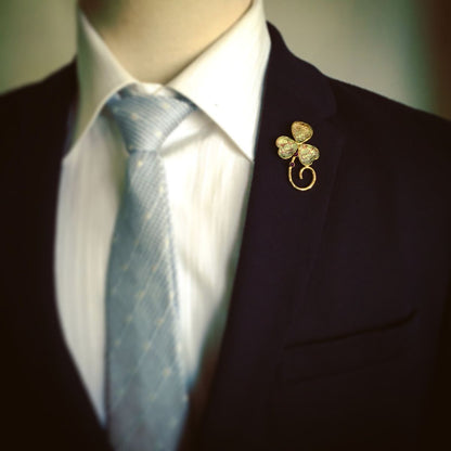 ピンブローチ 水面 スミレ ブルー 金 ピンブローチ