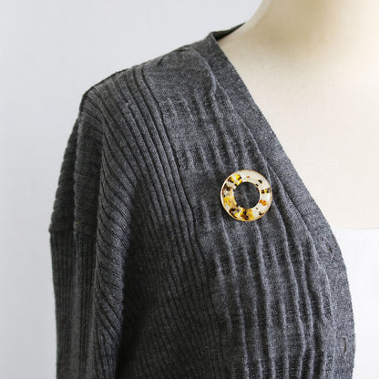 ブローチ トラ猫 黄色 ドーナツ型 軽量 眼鏡ホルダー TAMARUSAN