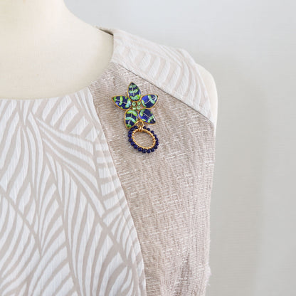 眼鏡ホルダーブローチ 青 つる草模様 ラピスラズリ TAMARUSAN