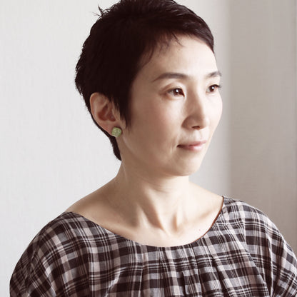 イヤリング シンプル 黄緑 樹脂 梅 TAMARUSAN