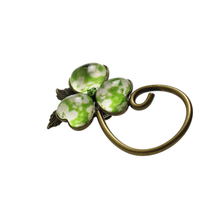 メガネホルダーピンブローチ 花 福梅 ラインストーン 緑